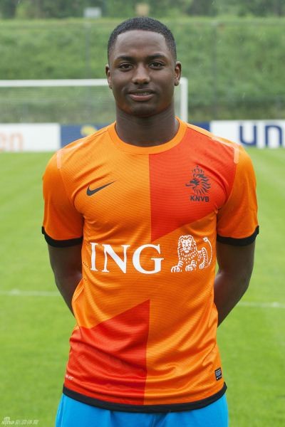 Hậu vệ trẻ nhất VCK EURO 2012 - Jetro Willems